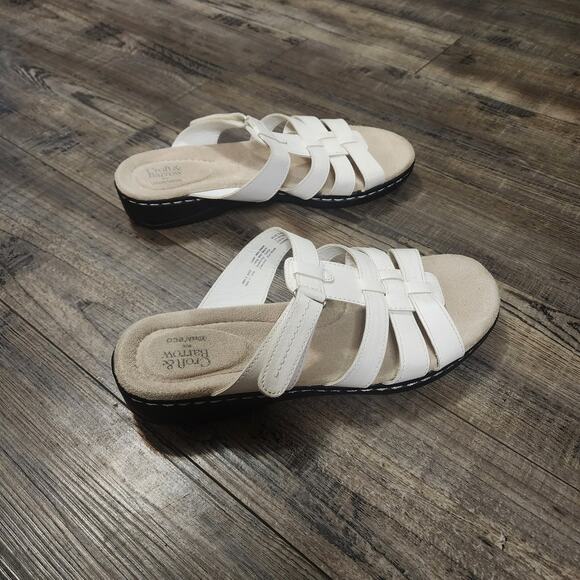 Croft & Barrow white sandals Womens size 9  Wide excellent condition Pre-owned - Picture 2 of 9